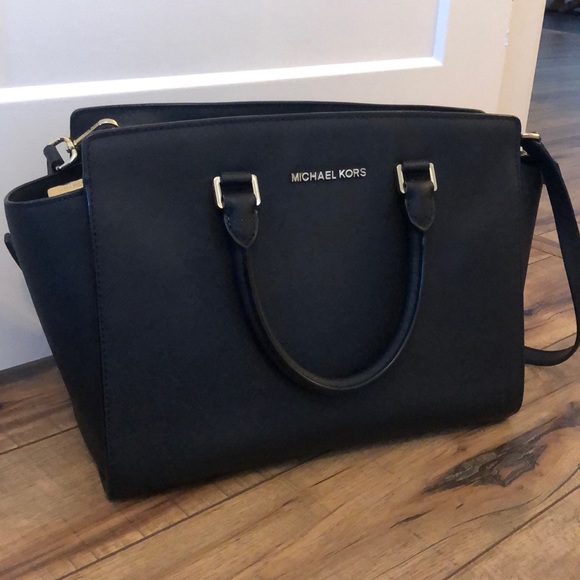 Michael Kors Purse - Picture 1 of 8